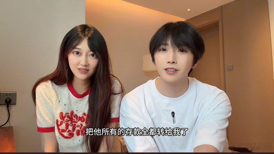 钟正冯薪朵没回应孩子 钟正冯薪朵官宣恋情，没回应孩子的事，冯薪朵说她赔解约金困难