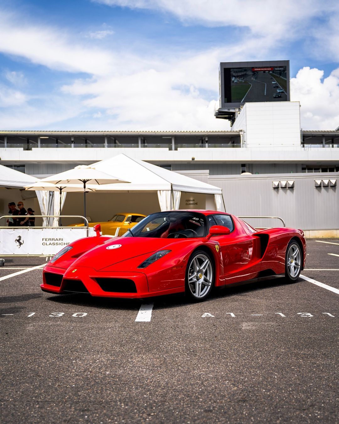 铃鹿赛道外的法拉利车友会活动，随手一拍全是神兽：Enzo，812 Competi