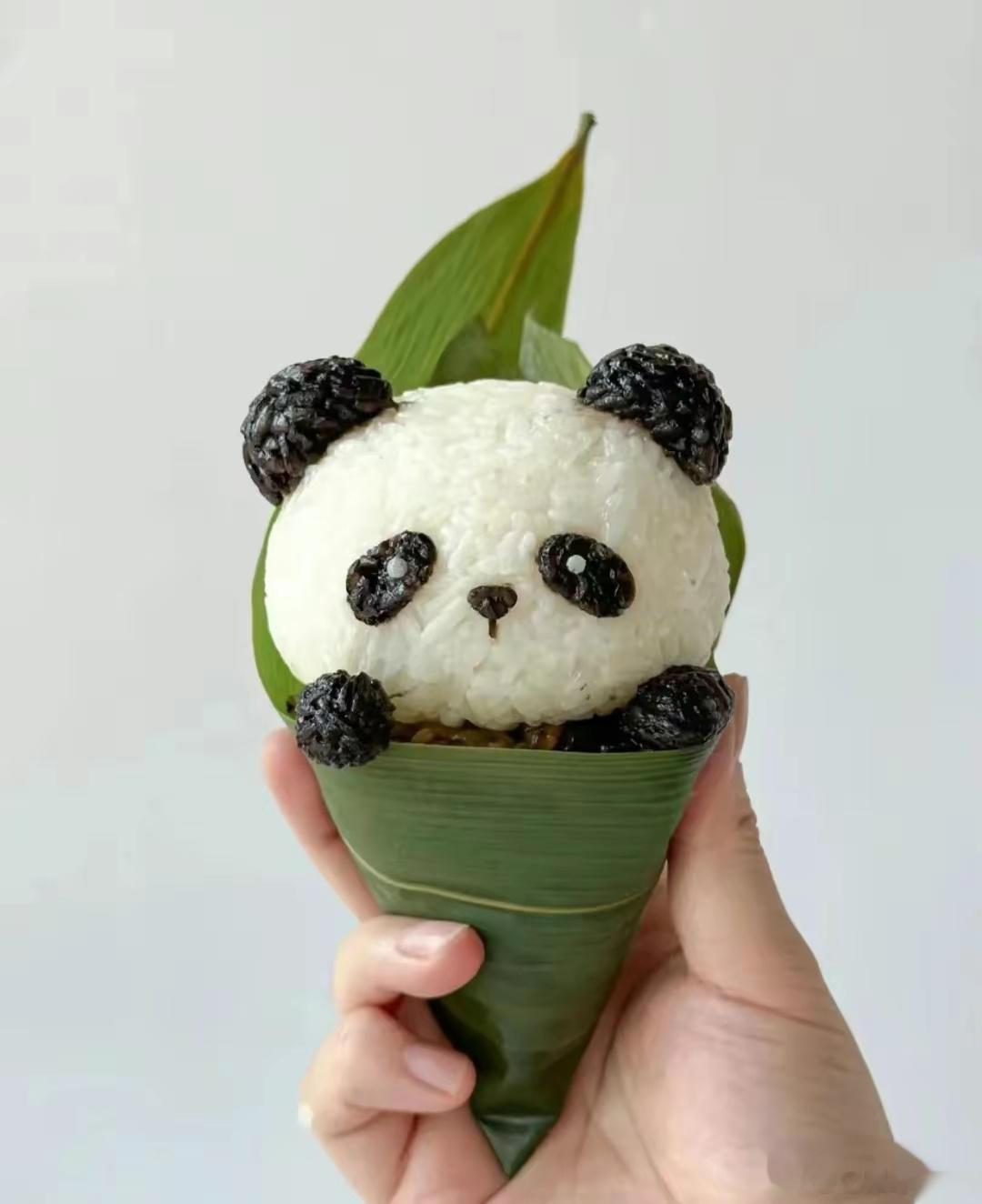 怎样预防耳聋？1、避免长时间暴露在高噪音环境中，如避免过度使用耳机、避免在噪音环