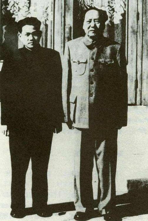 1954年6月，毛泽东对卫士长李银桥说：“你们这些人，一天到晚除了工作就是睡觉，