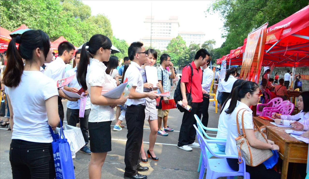 五部门发布风险提示。人社部。教育部，公安部。国务院国资委。中央网信办。5个部门在