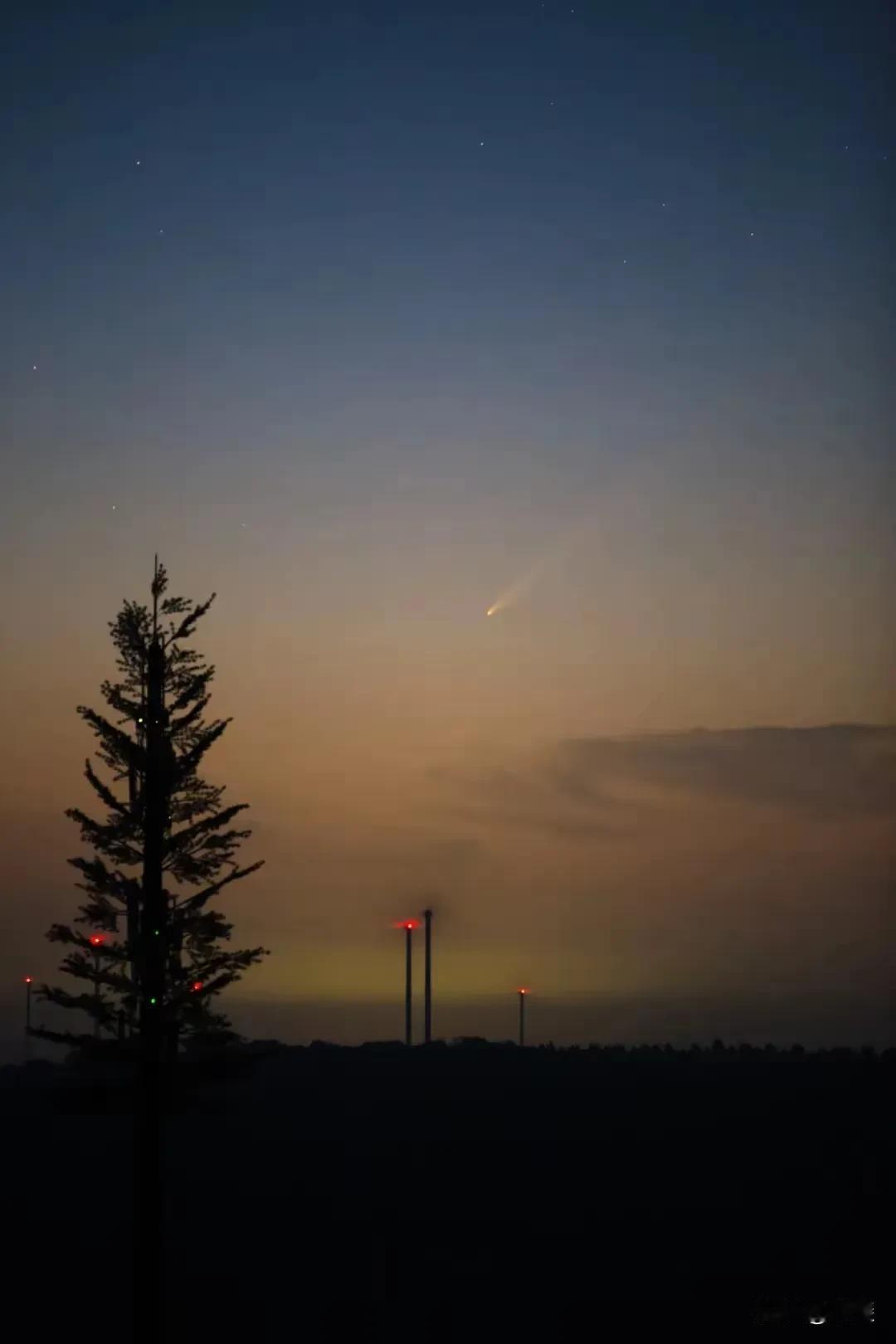 10月2号，6万年一遇的彗星在北京上空闪耀。彗星，民间称为扫帚星，天现异象，是否