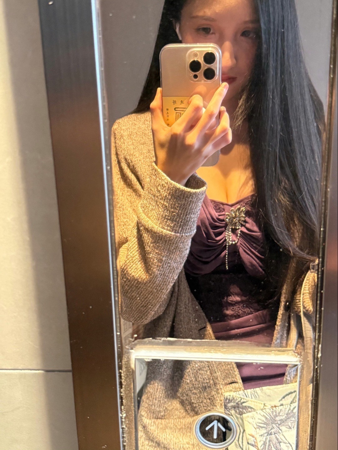 好恶心的搭配 小礼服配毛衣外套   