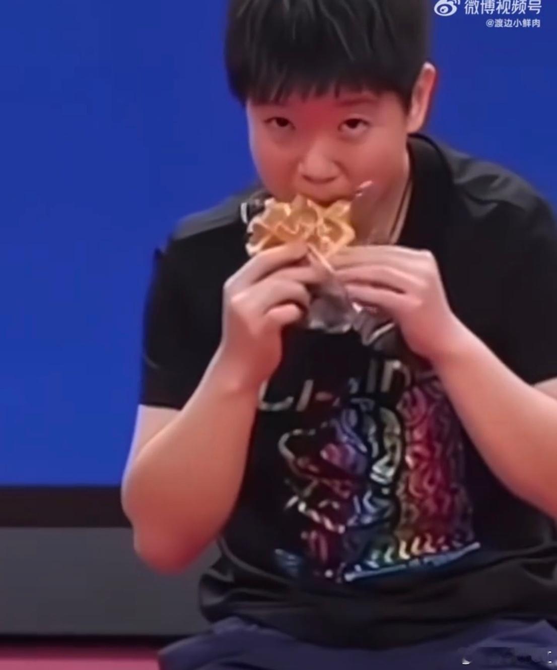 孙颖莎饭张力这一块警告！不要在饿的时候看孙颖莎吃饭！她吃什么都像珍馐美味，我已经