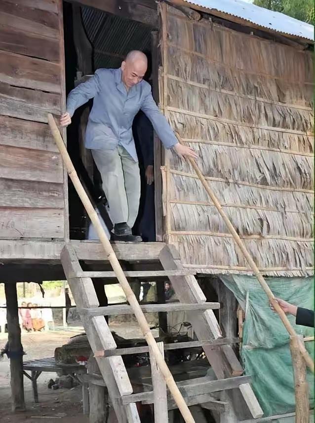西哈莫尼国王为什么这么年轻？
韩桑林为什么这样健康长寿？
西哈努克国王在40岁后