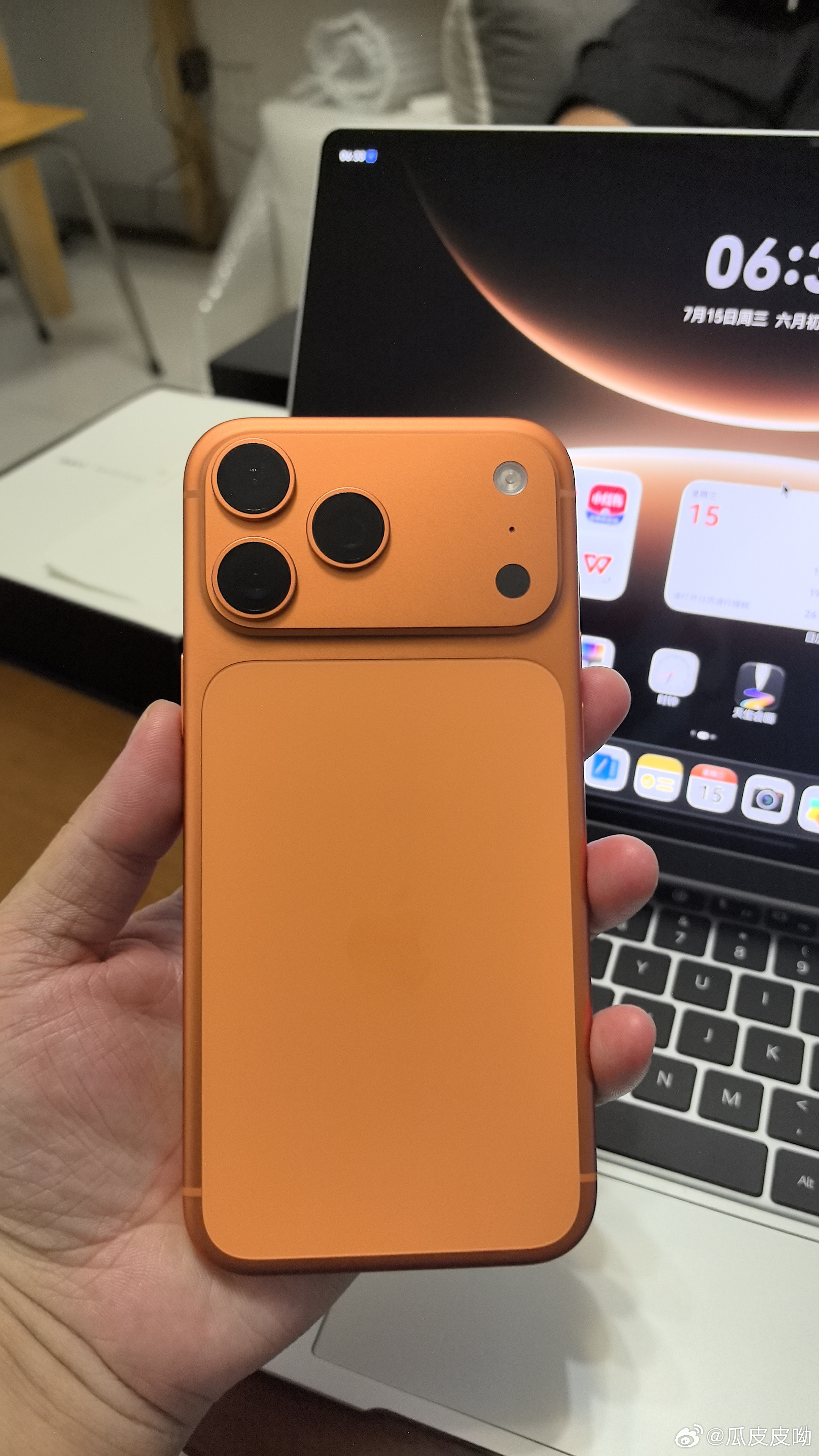 早上发的这台iPhone 17promax橙色，单机99新，国行512G，6月激