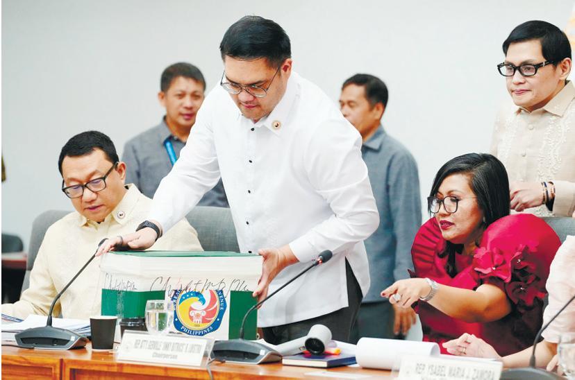 那9票去了哪儿？
4月29日，莎拉弹劾获众议院司法委员会53人一致通过！
这一结