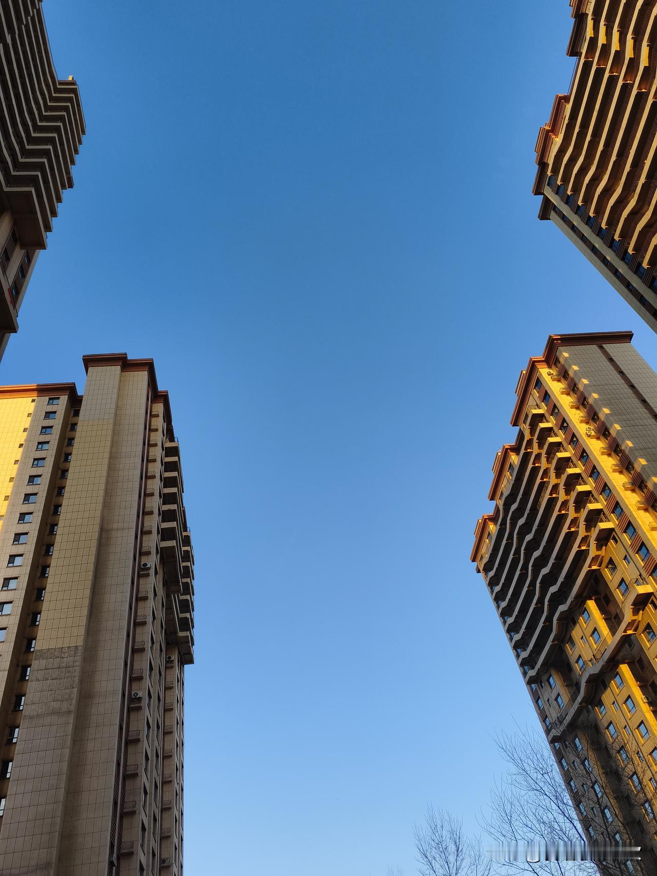 我是乌鲁木齐人，73年属牛的，今年53岁。

我家平房拆迁都已经12年了。分的安