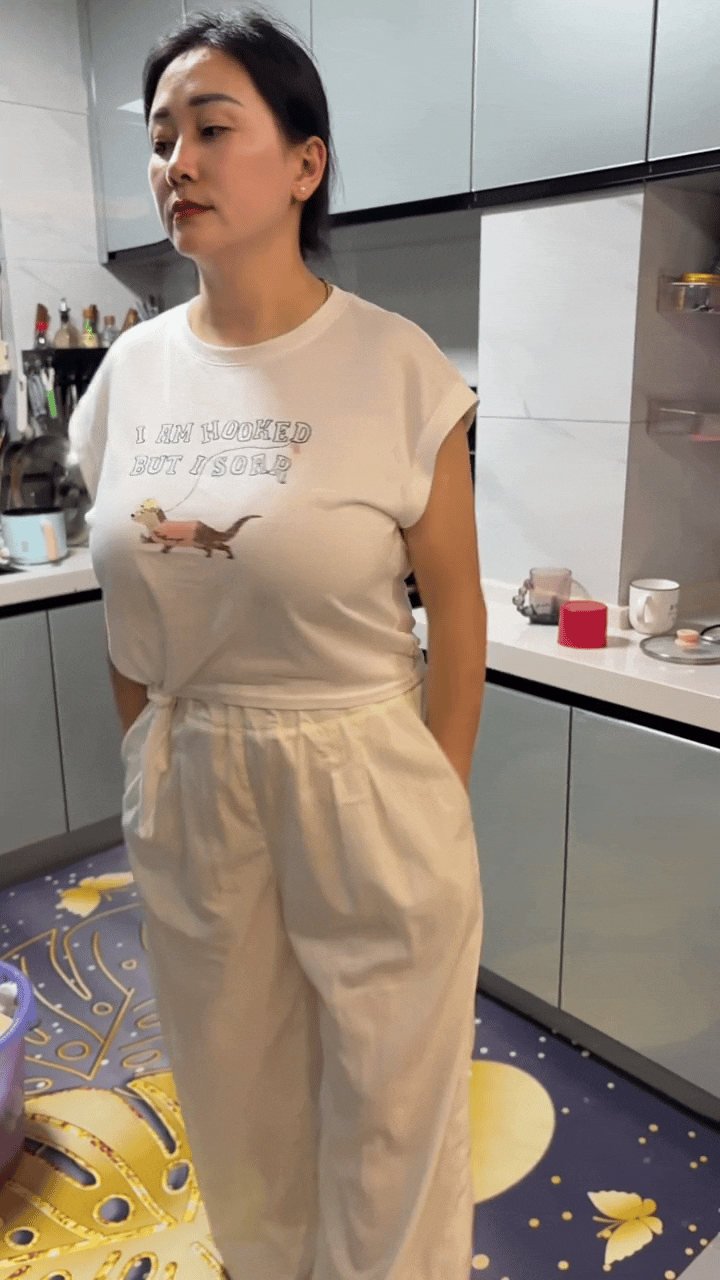 女人不管多大年龄，自信的女人最有魅力，大胆的展示自己的美吧！