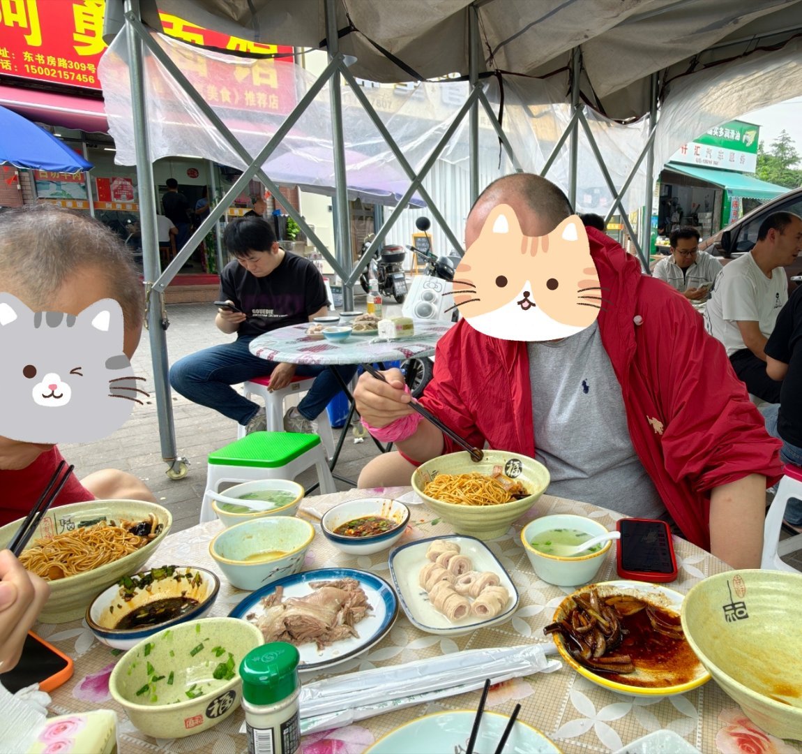 中午打卡一家本帮小炒和羊肉面馆。浦东中环周边一圈的市井，有点东西 上海·阿勇面馆