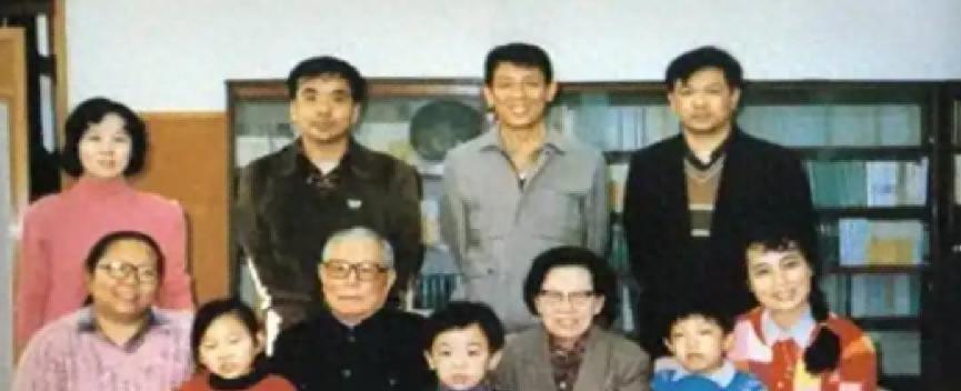 2002年，李紫阳谈起父亲李先念，坦率说他晚年一直对两件往事感到遗憾和难以释怀