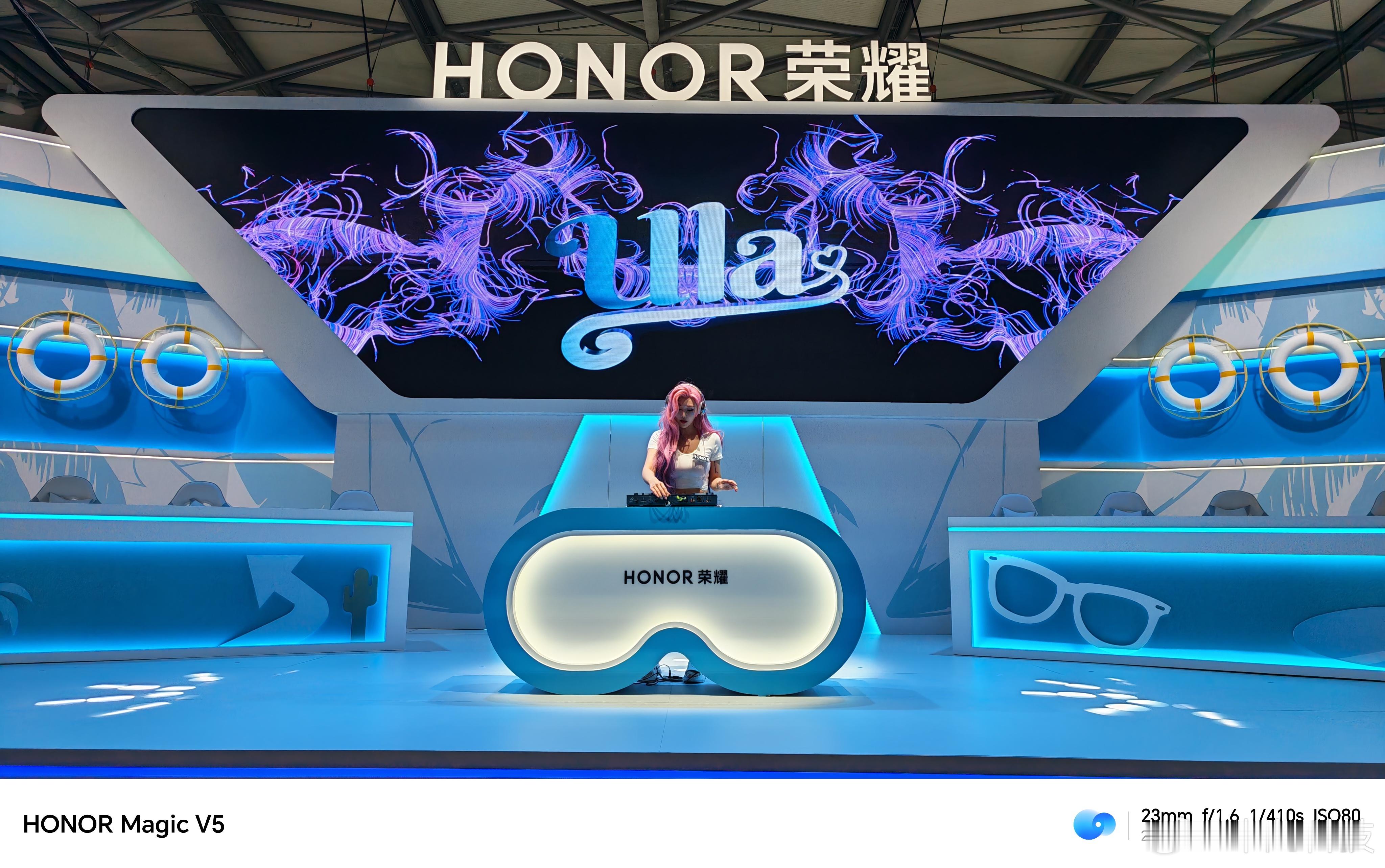 牛丸科技带你逛2025ChinaJoy ｜荣耀手机今年ChinaJoy荣耀展台很