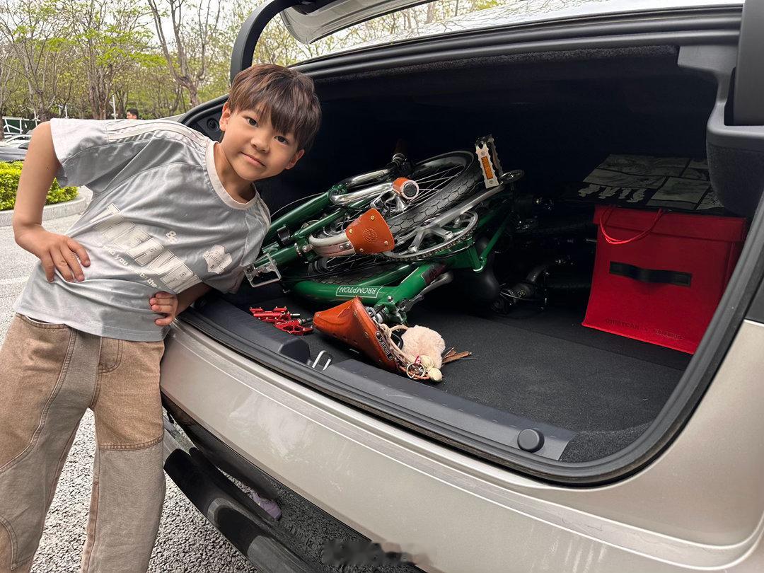 三台折叠自行车出动，同样的场景之下，说实话，还是有点怀念我的铂智3X铂智7尾箱虽