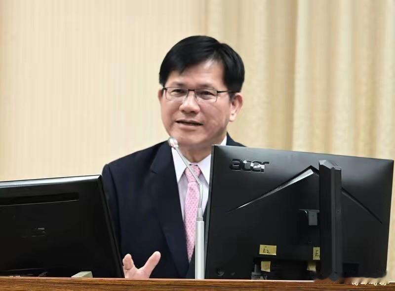 6月4日，台外事部门负责人林佳龙说：“日菲划界海域主要是针对中国，中国出面抗议是