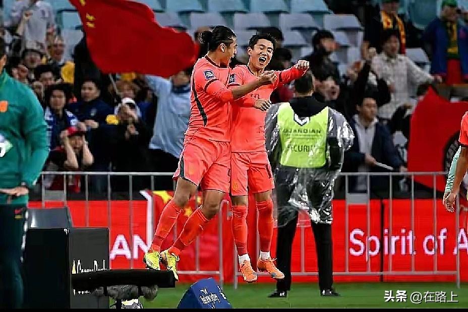 邵佳一捡到宝了！国足2-0干翻世界杯球队，这打法简直脱胎换骨！
   新帅上任第