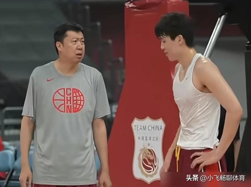 王治郅直接点名杨瀚森，你最大的问题就是太慢。
   中国男篮集训，王治郅亲自指导