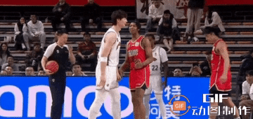 别学坏啊！今晚CBA常规赛中，继张宁故意击打韩德君小腹吃到违体犯规后，上海中锋王