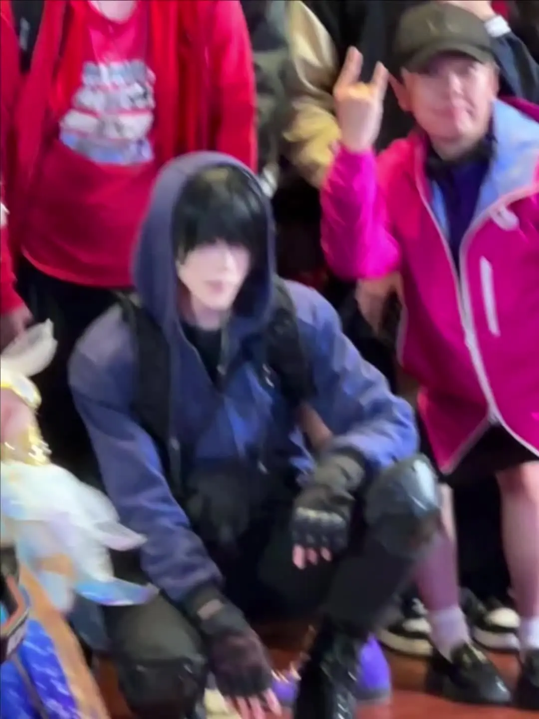 今天在东营 忙了一天没有拍什么照片😢谢谢你们能来看我😭😭😭🥹...