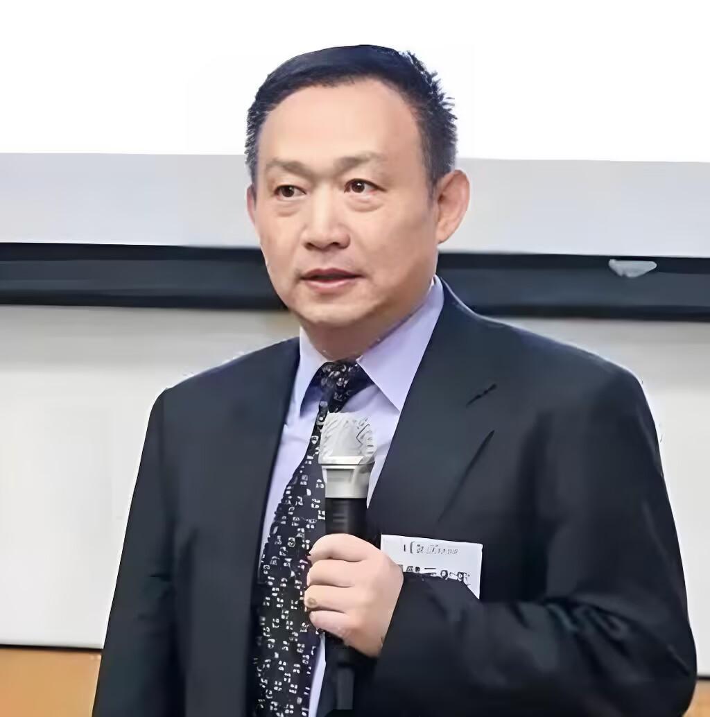 卢麒元这句话，道破百年隐痛：顶层若烂了根，再盛的枝叶也会枯！

这句话一下子把晚