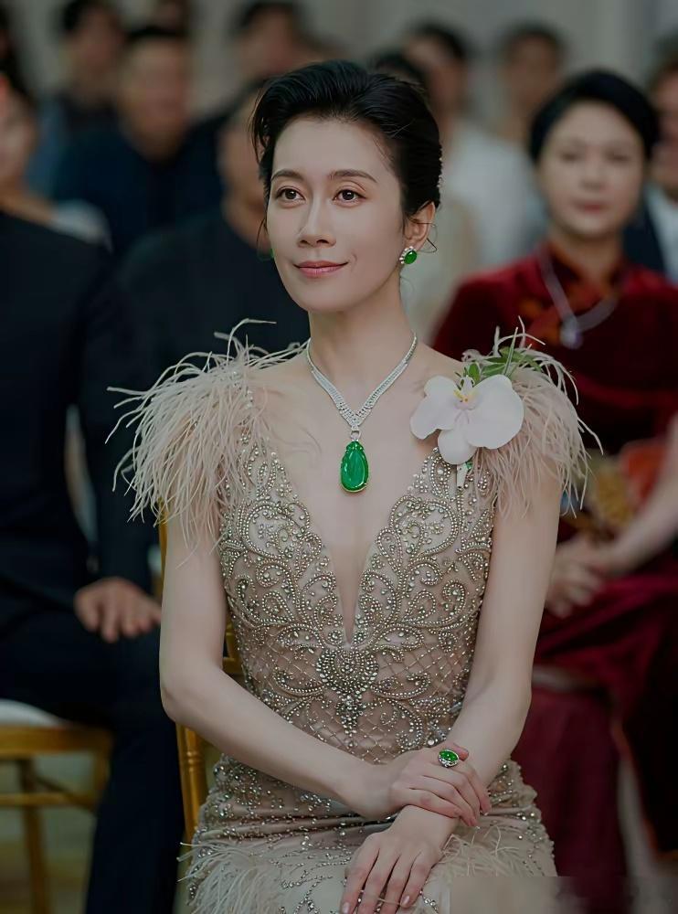 李小冉真敢拒绝。温峥嵘当着所有人的面，搬出俩人早年的交情想组队，结果李小冉眼皮都