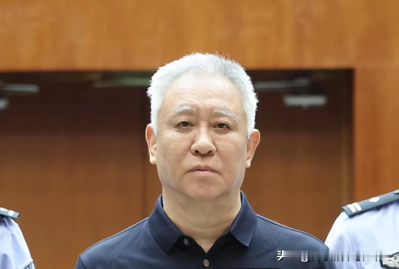 以前这么奢靡，一般人都无法想象。这进去已经呆了一阵子了，天天大家挤一块睡，厕所直