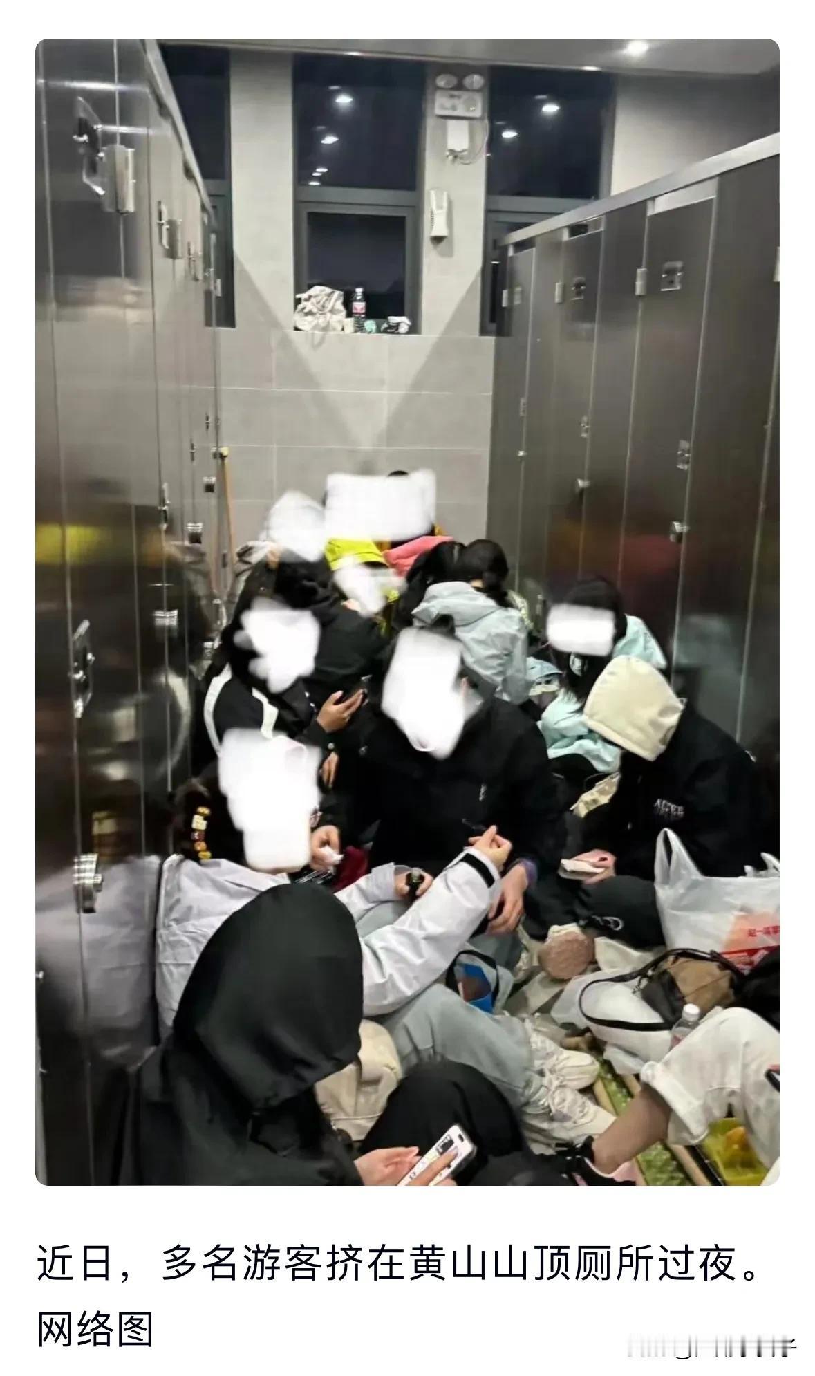 国庆假期的消费模式

挤高铁

赶飞机

住厕所

住餐厅

堵高速

逛街
