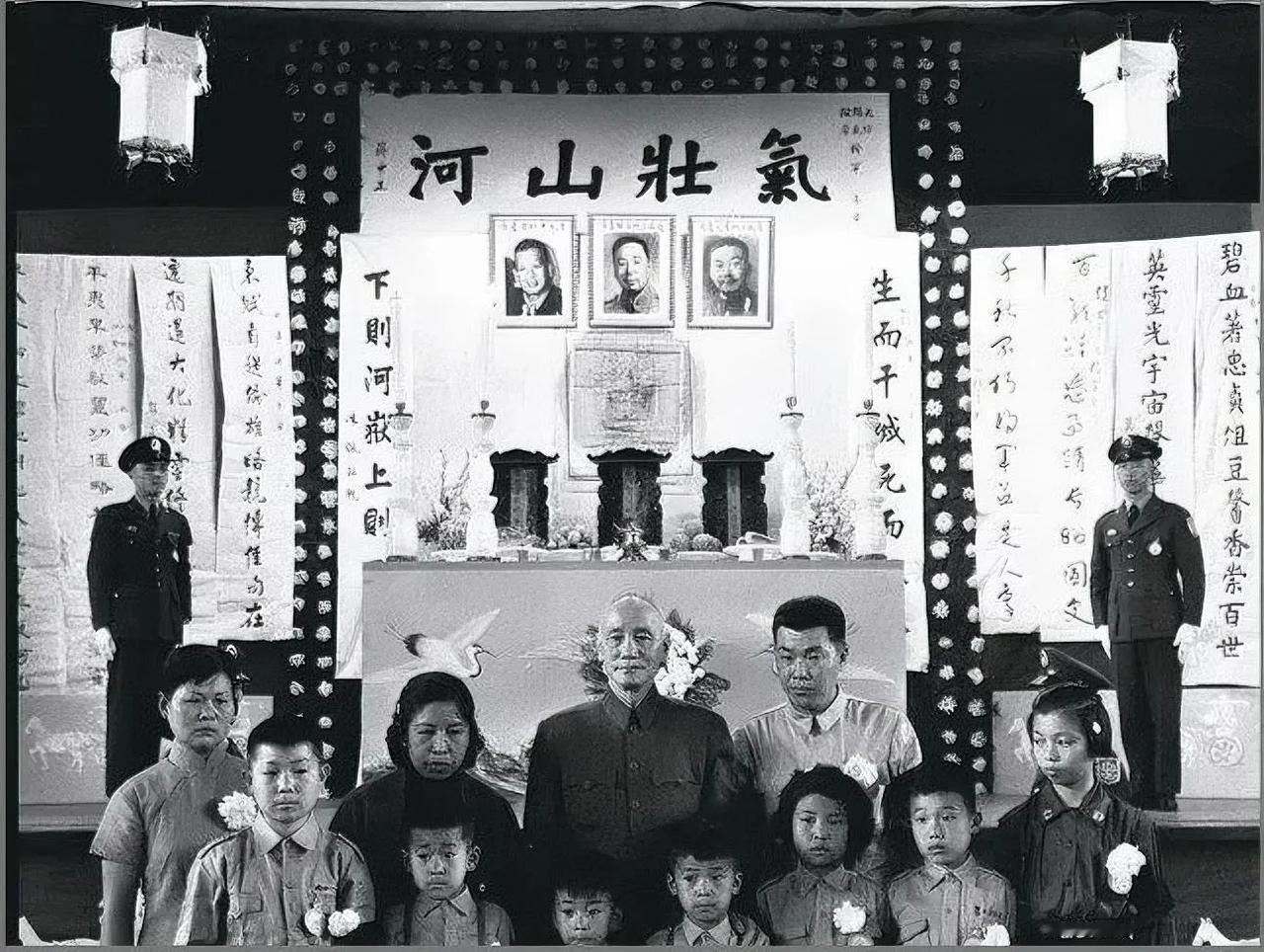 1958年8月23日，“八二三炮战”（金门炮战）爆发当天，在解放军的猛烈炮击中，