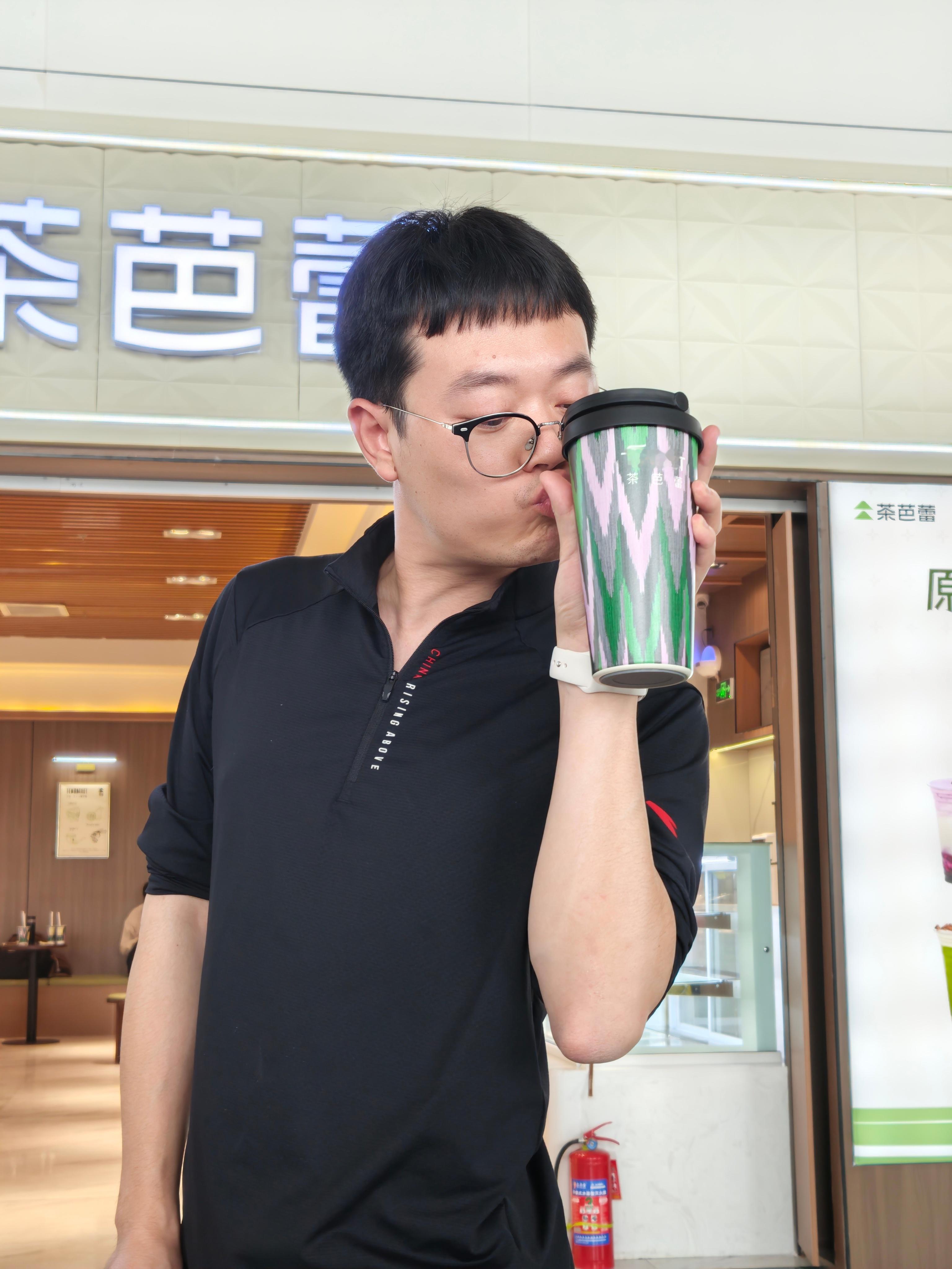 [捂嘴哭]离开新疆回汉，再喝一杯新疆特产茶芭蕾（图3 是罗老师的倾情展示），开启