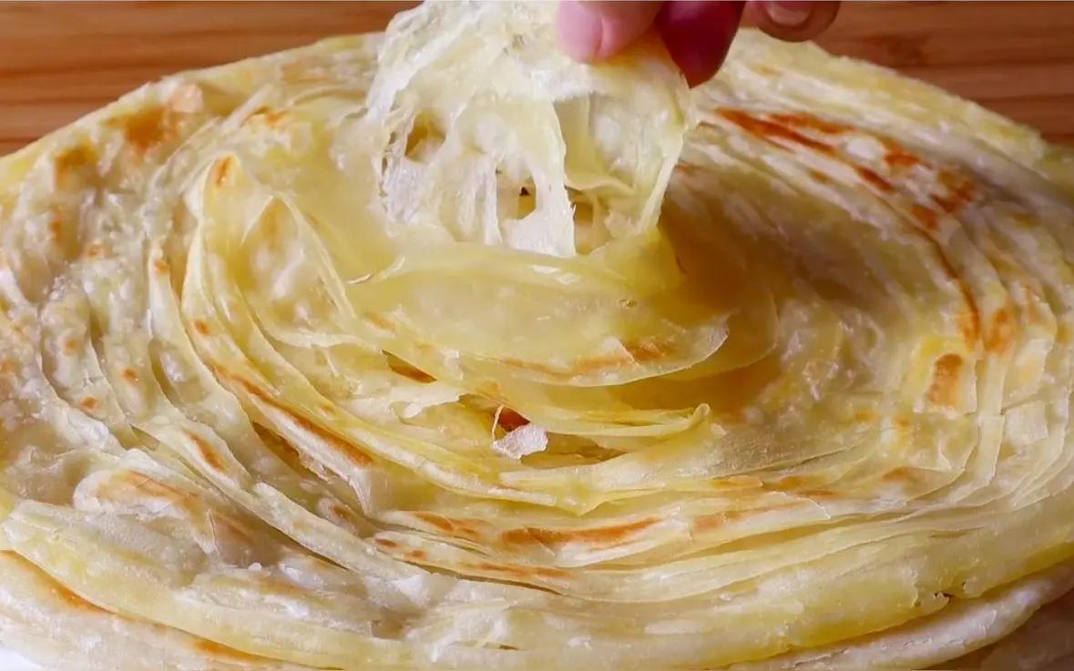 儿媳妇给婆婆打电话说，想让婆婆去城里给看孩子，她想找个工作上班挣钱。

婆婆接到