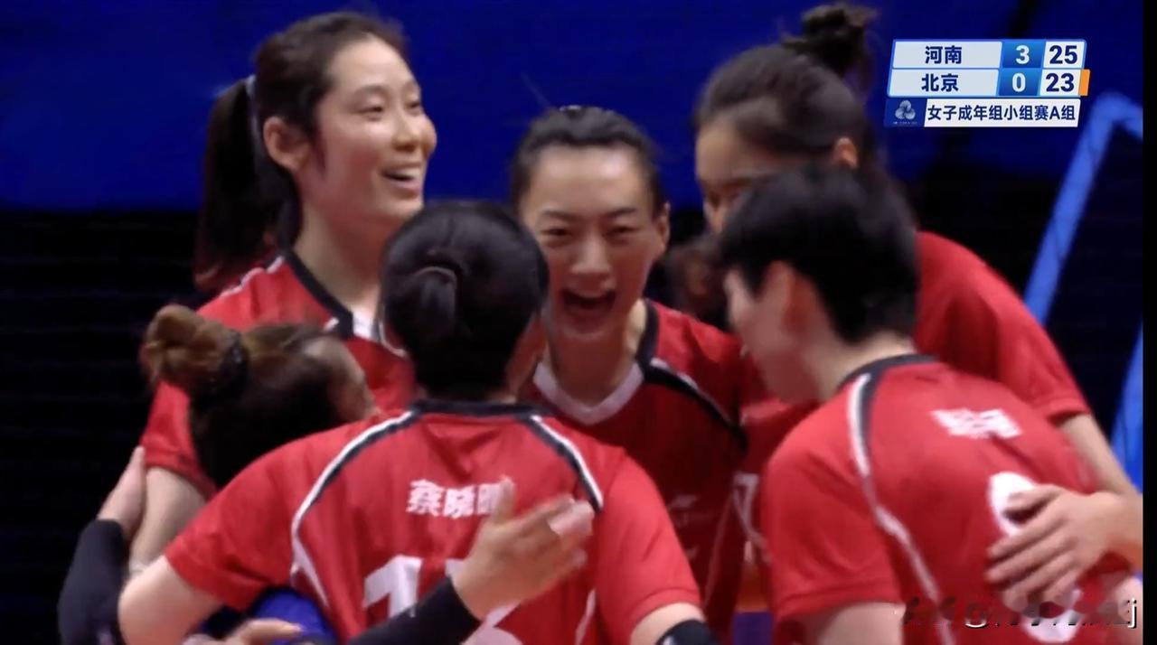 全运会朱婷回归，帮助和带领球队完成蜕变，河南女排豪取五连胜稳居榜首。
今天河南女
