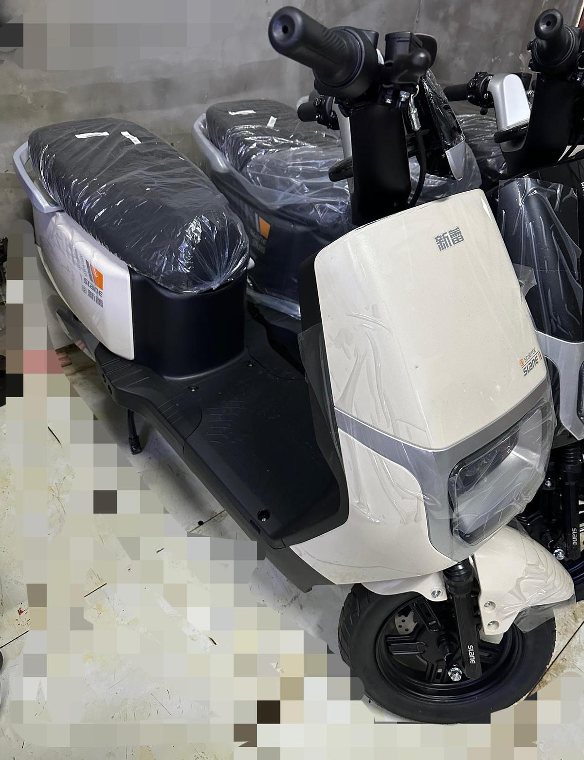 欧派车架硬，电池仓防水，真材实料不虚标。
新蕾便宜五百，以旧换新直接省出一顶头盔