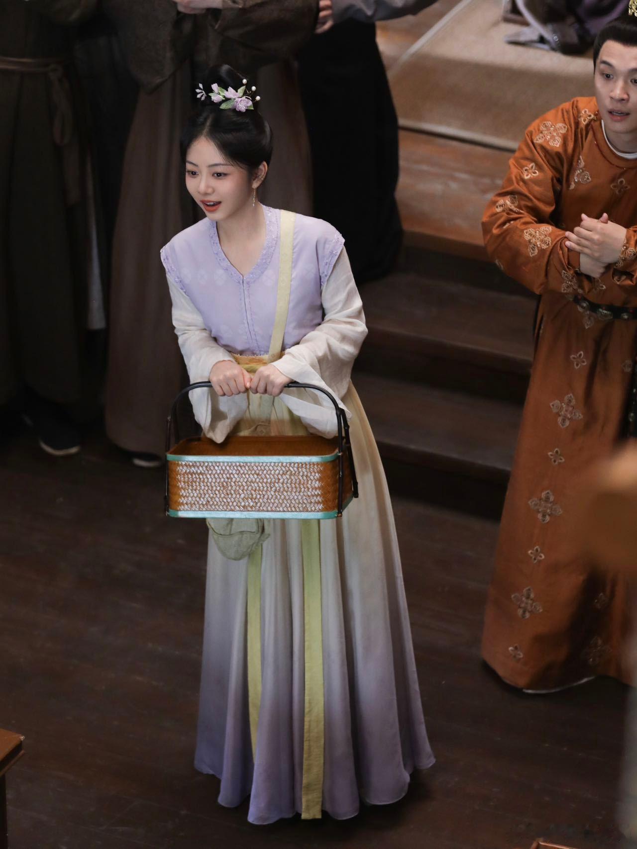 谭松韵[超话]  谭松韵蜀锦人家站内热度破8000  蜀锦人家热度狂飙，谭松韵实