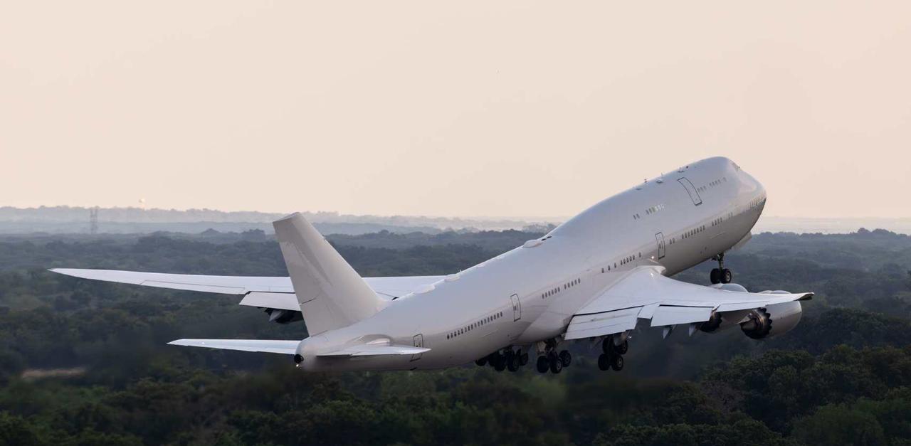 近日美国空军过渡“空军一号”专机已完成改装和飞行测试，目前进入涂装阶段，预计今年