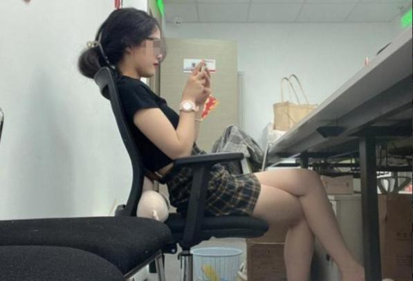 “这哪是上班，分明是白嫖！”陕西西安，一名24岁女子入职上海某公司，拿着1500