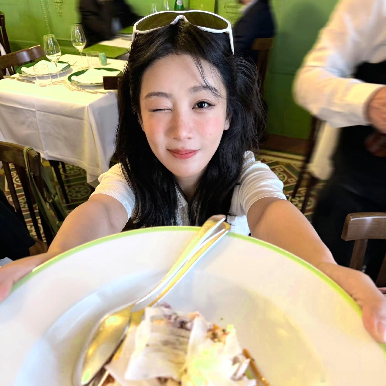 杨紫 yz杨紫李祯yz杨紫家业那就祝北京那朵耀眼的紫玫瑰平安喜乐.【杨紫李祯｜杨