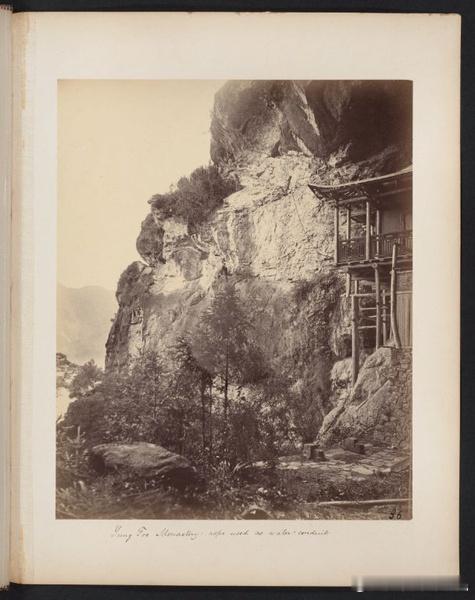 Rope used as water conduit, by a waterfa