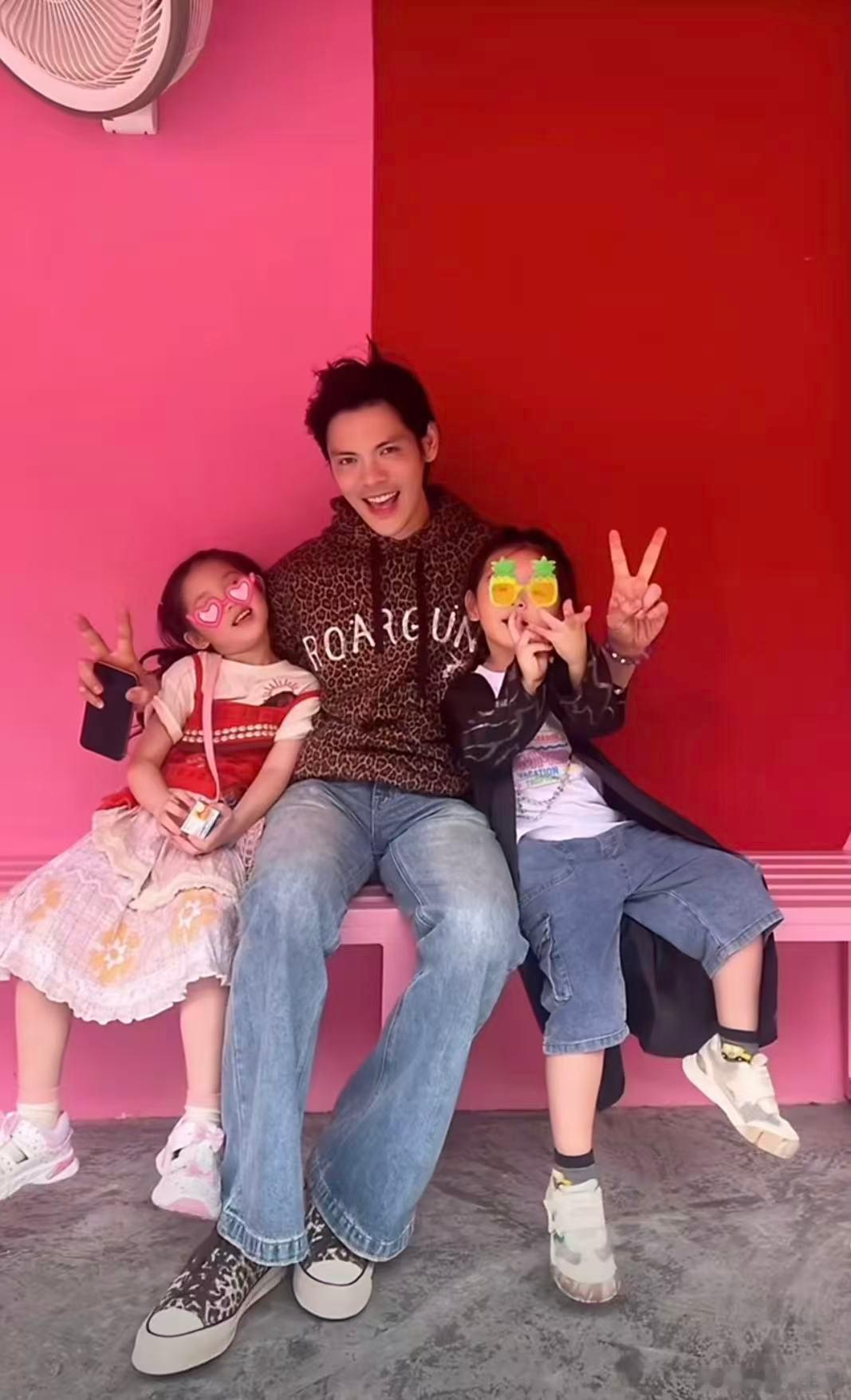 谢依霖羡慕郭碧婷孩子腿长爸爸当家爸爸当家5两家合体 看这段笑到打鸣，谢依霖对着郭