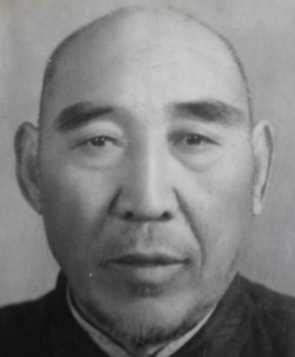 1936年，武术家寇运兴在德国柏林表演武术，遭到芬兰拳击手挑衅，说要用拳击挑战他