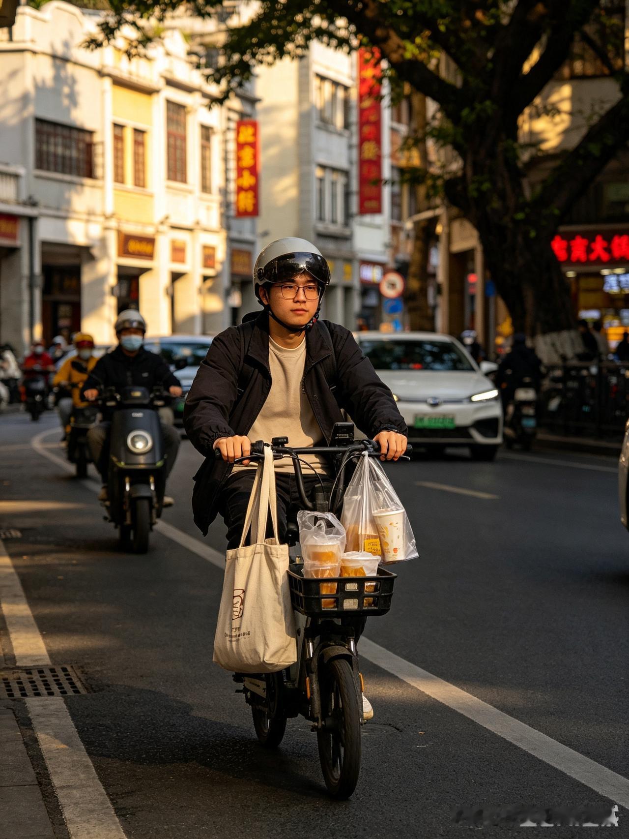 请谈一谈你喜欢骑电驴（电动自行车）的原因。

好吧！我先来。

一、停车费太贵。