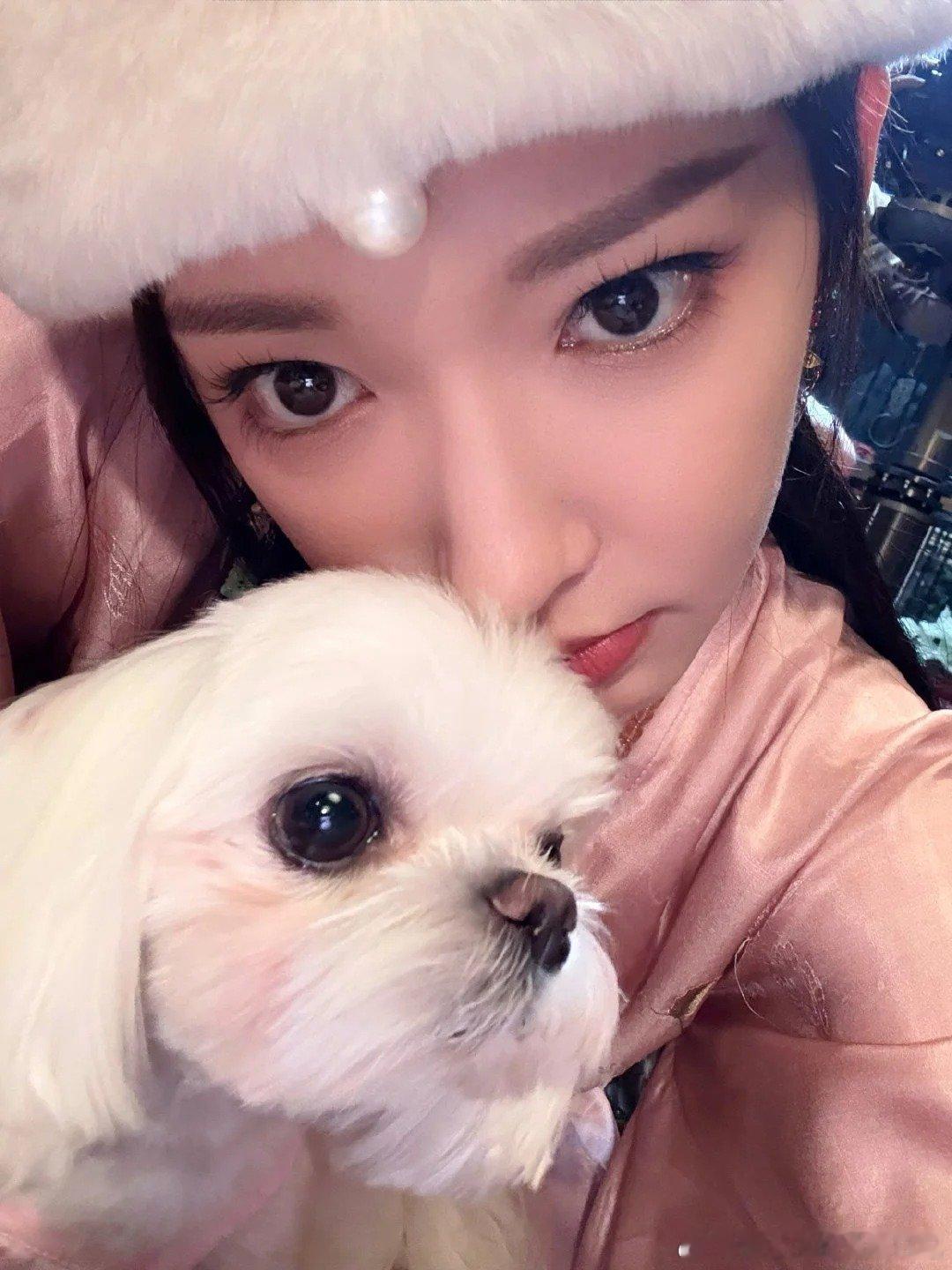 程潇上一秒态度姐下一秒茶媚子荣筠溪这人设也太会了！怼假茶骨时眼神杀拉满，恶女气场