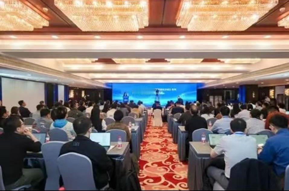 人工智能终端智能化分级 5月8日，工业和信息化部、国家市场监督管理总局、商务部等