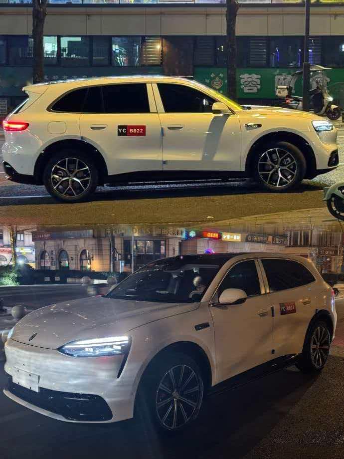 问界M6实车上路了！从侧面怎么看上去还有些卡宴的味道，1-10分你们能打几分呢？