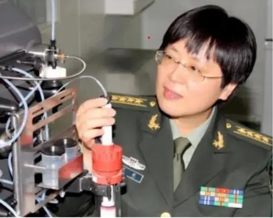 1988年，浙大教授23岁的女儿被保送清华。在旅游途中，她爱上35岁的酒厂工人，