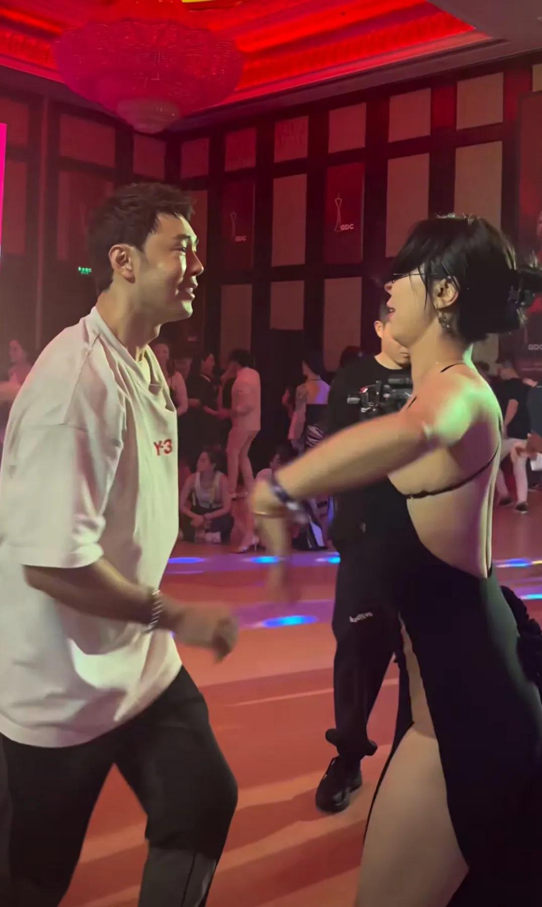 最新版的舞裤 [赞][赞][赞]