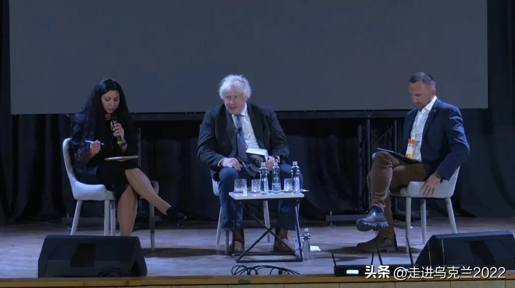 英国前首相约翰逊宣传自己的新书表示，俄罗斯不会打败乌克兰。我记得他以前是黄毛啊，