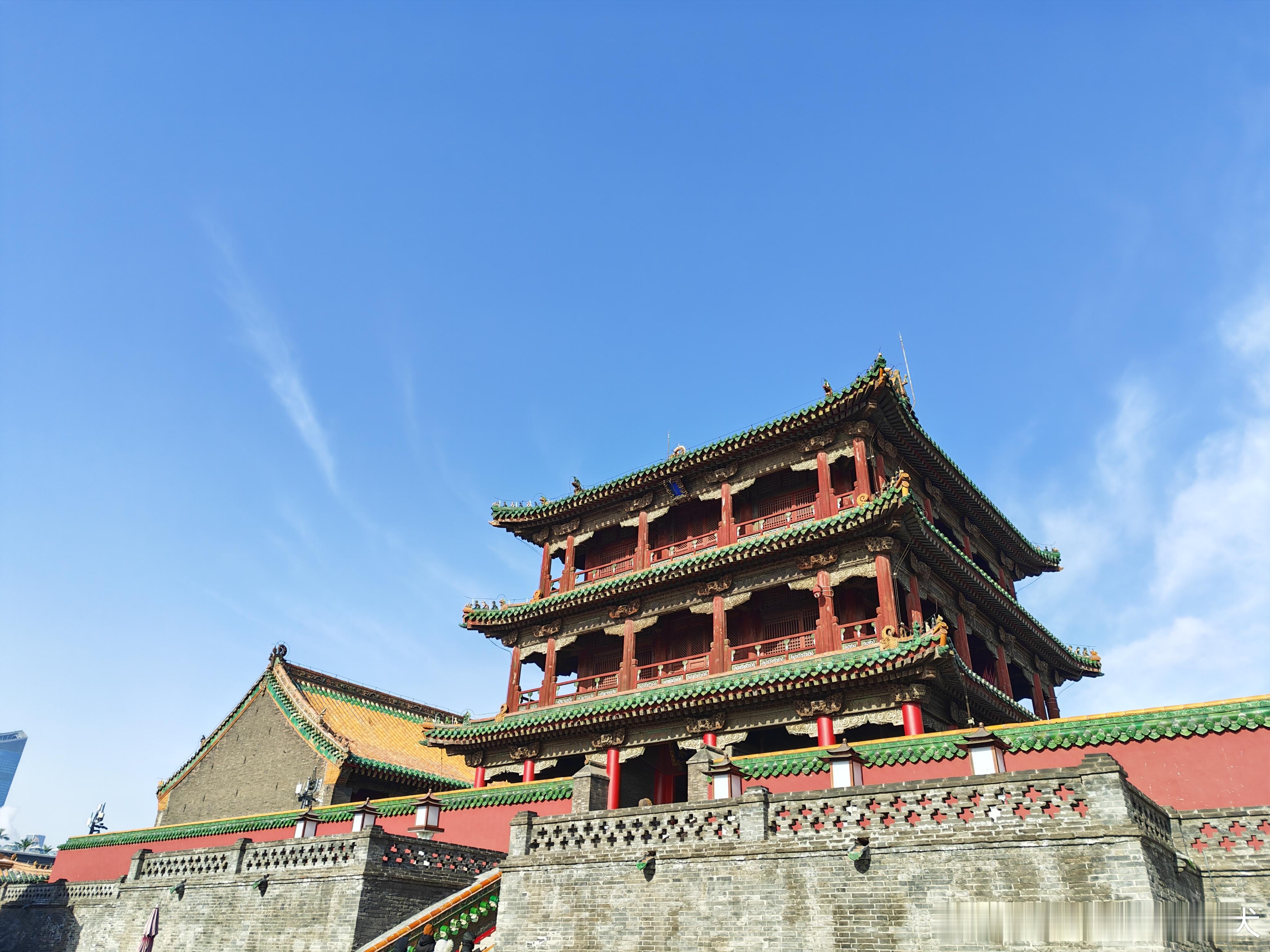 红墙金瓦映碧空，飞檐斗拱诉古今。🏮沈阳故宫，一朝发祥地，两代帝王宫。漫步在凛冽