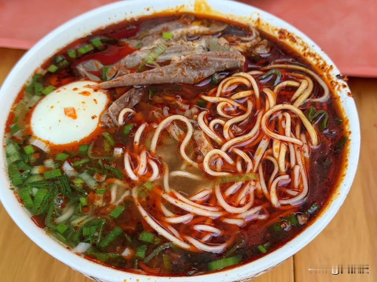 啥也不说
早餐得整个牛肉面
这碗🥣金强牛肉面
五弗子辣子
太好吃了
帮忙看看正