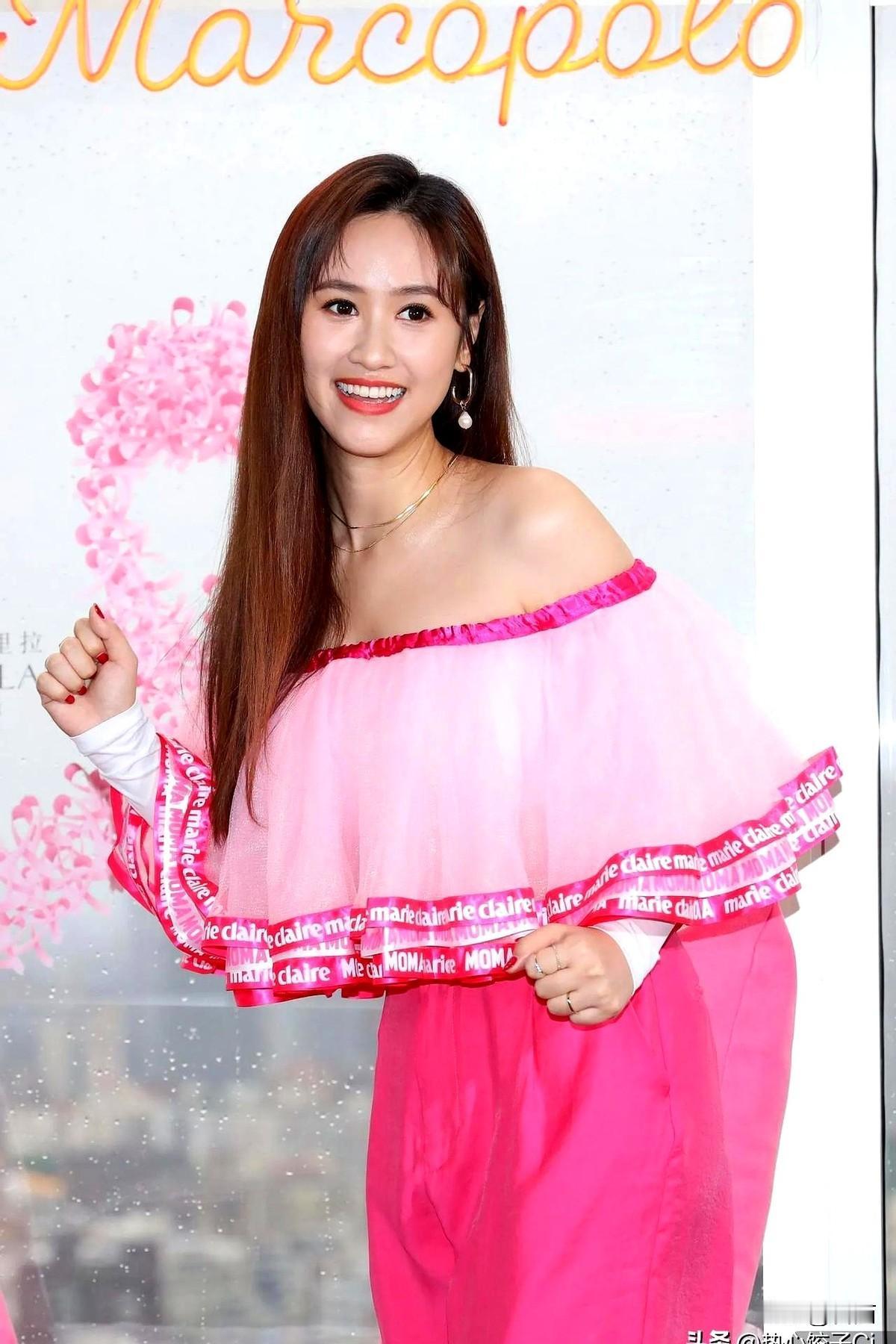 吴宗宪女儿被记者堵在活动现场时又被挖坑了！

当被问及父亲私下是否聊过小S相关话