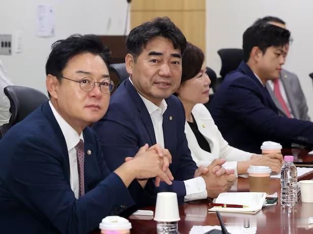 反对派强硬发声！韩国民力量党“替代与未来”警告绝不纵容张东赫的惩戒式政治

7月