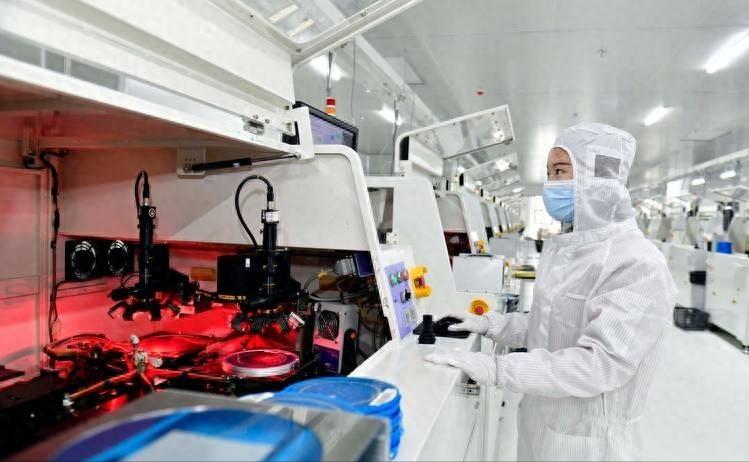 让中国光刻机“变成废铁”，日本对华下狠手，外媒：比美国人还绝


当全世界都盯着